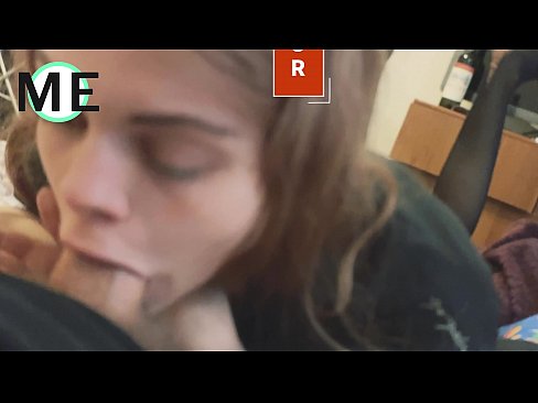 ❤️ Πούτσος στο λαιμό της, σκισμένο καλσόν και σκισμένα τακούνια ❤ Απλά πορνό ❤